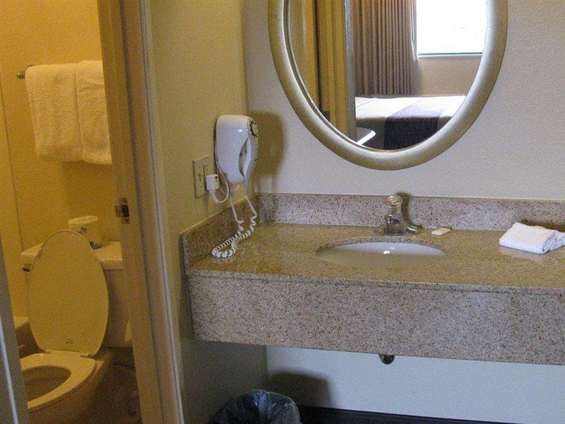 Red Roof Inn Akron Εξωτερικό φωτογραφία