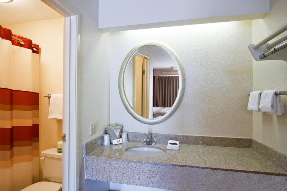 Red Roof Inn Akron Εξωτερικό φωτογραφία