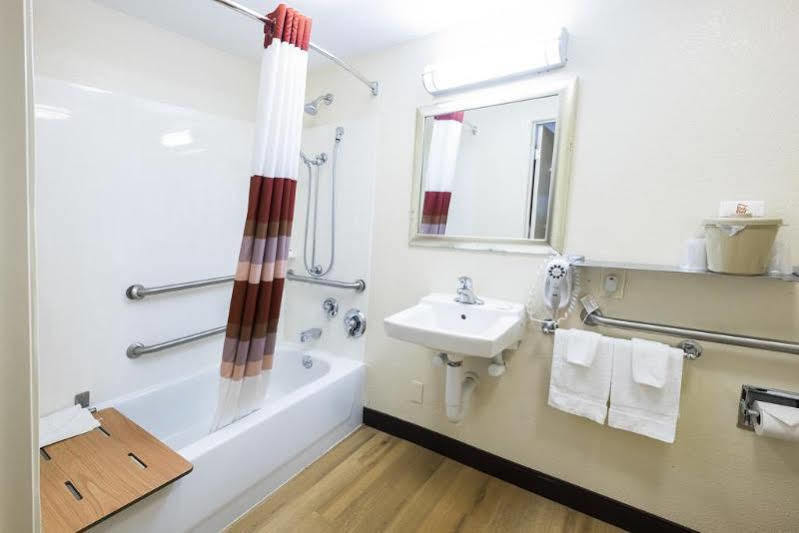 Red Roof Inn Akron Εξωτερικό φωτογραφία